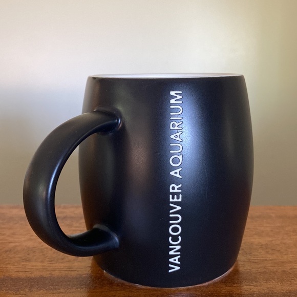 Vancouver Aquarium “Walrus” Mug 16oz Exc Shape - Picture 5 of 8